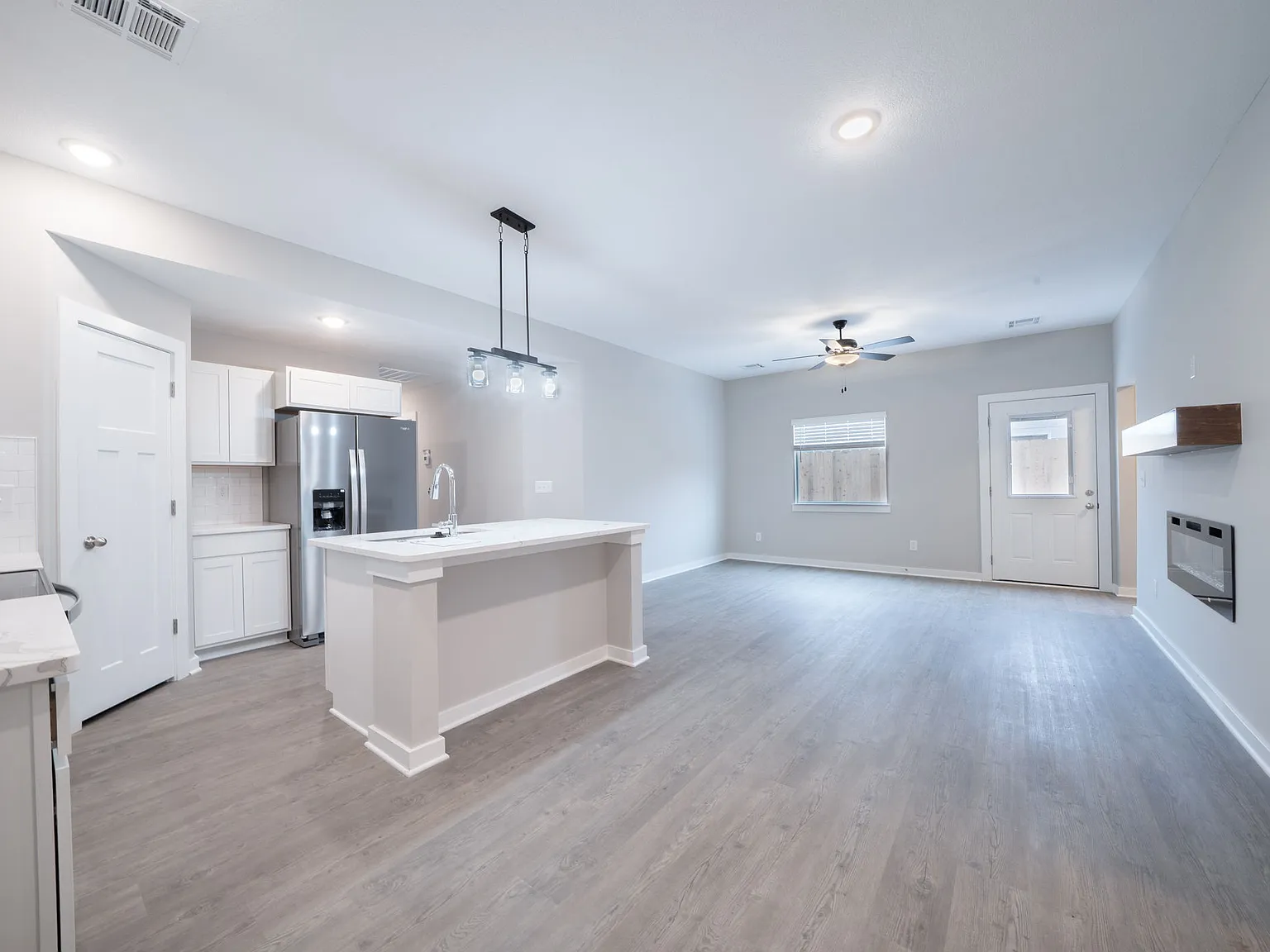 3 bed, 1200 sqft, $1,575 — Photo 4