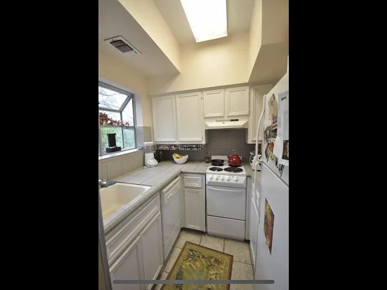 3115 Tom Green St #401 — Photo 5