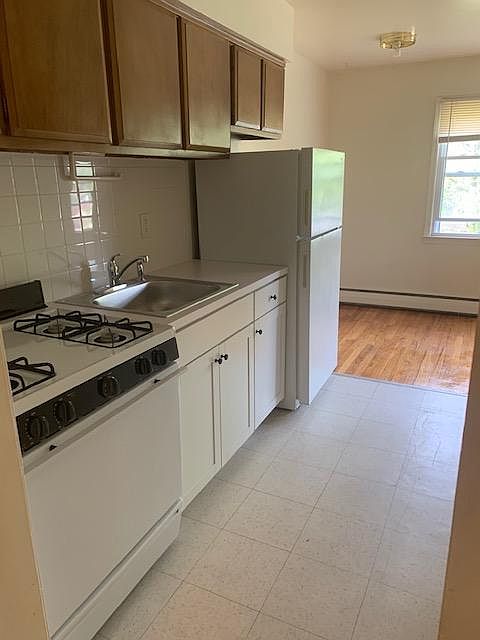 1st image of 128 Newark Ave #8