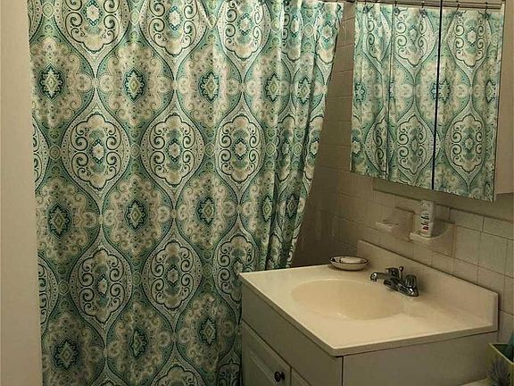 5th image of 854 E Broadway APT 4J