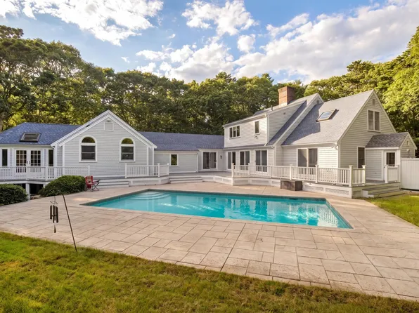 6 Heron Way, Mashpee, MA 02649