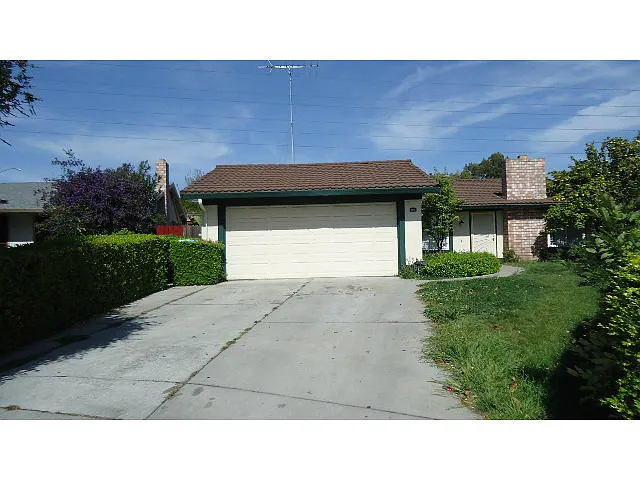 2372 Brushglen Way photo 1
