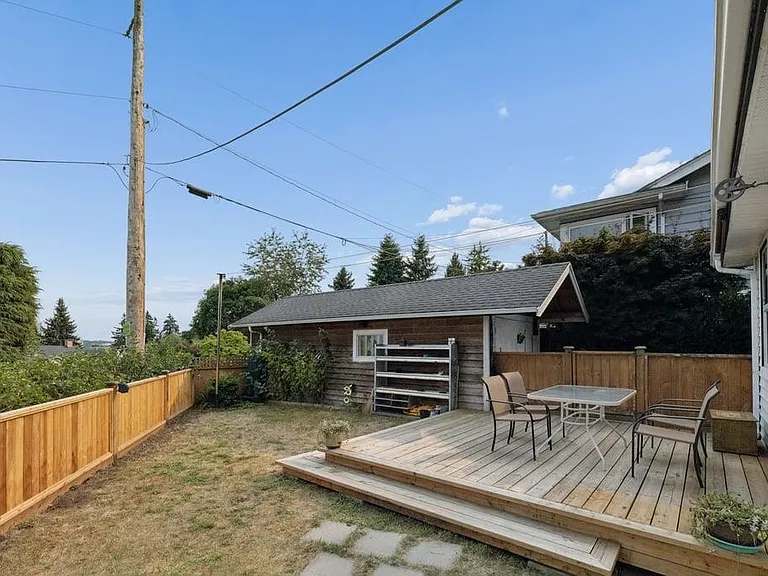 432 8th Ave E — Photo 10