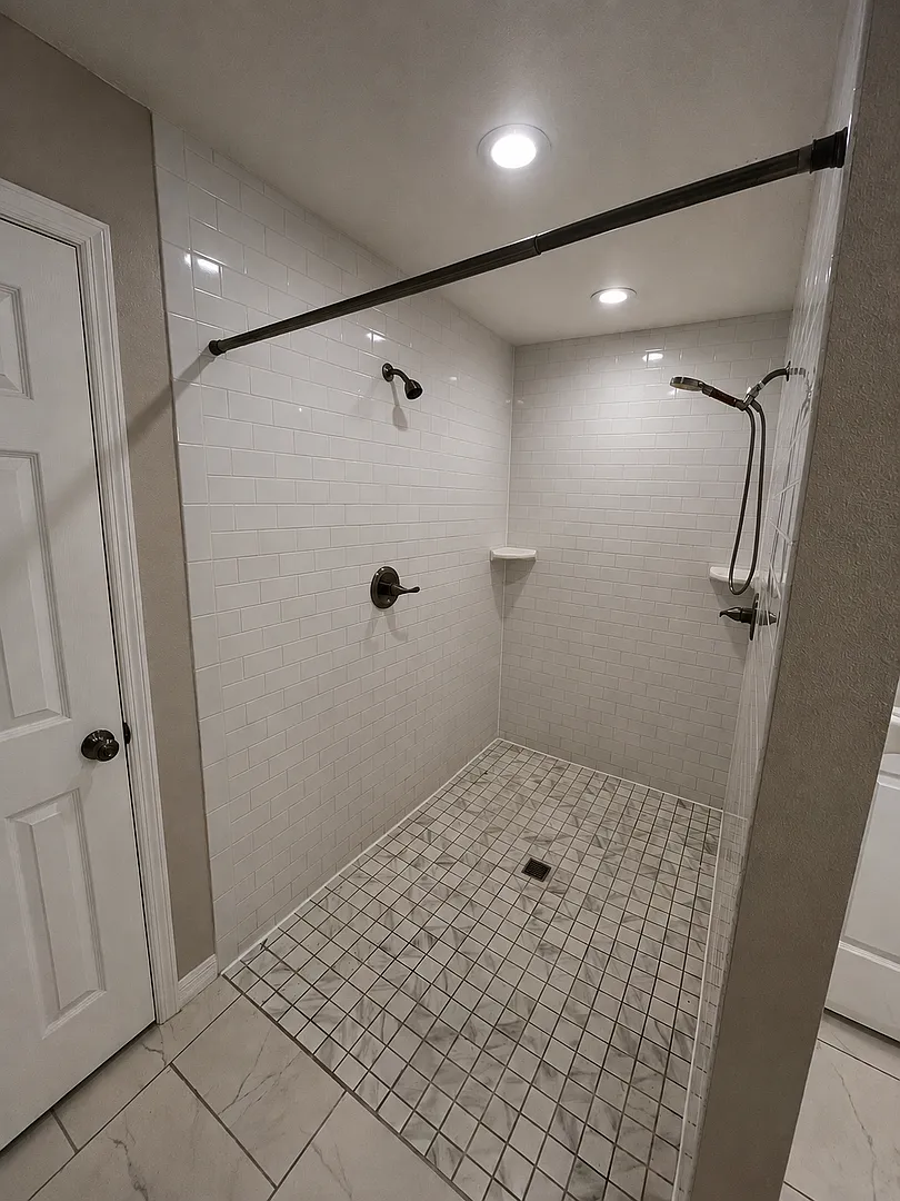 Spacious 3BR/2BA Home w/ Vaulted Ceilings & Granite Countertops! — Photo 4