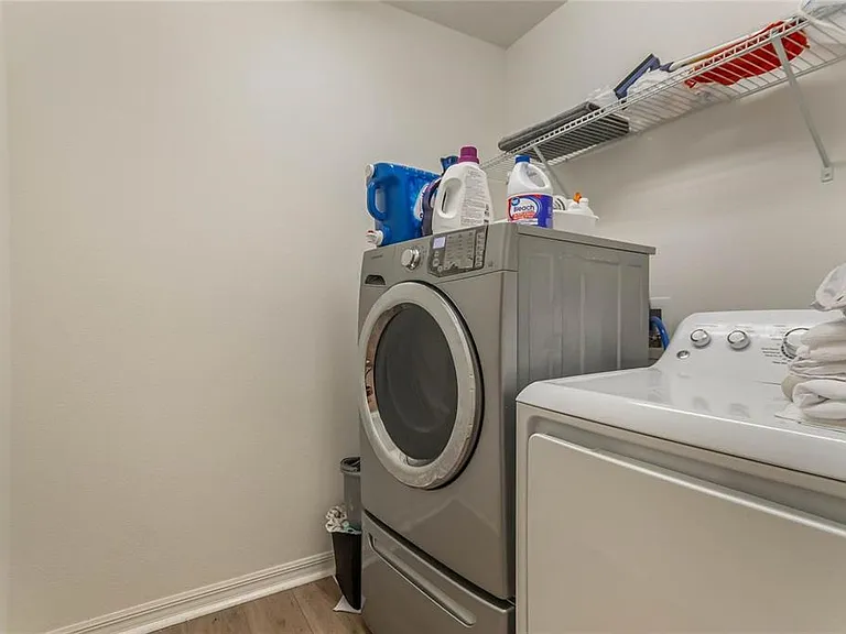 495 Overpool Ave — Photo 8