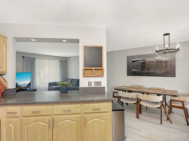 9523 Parkside Trl N — Photo 3