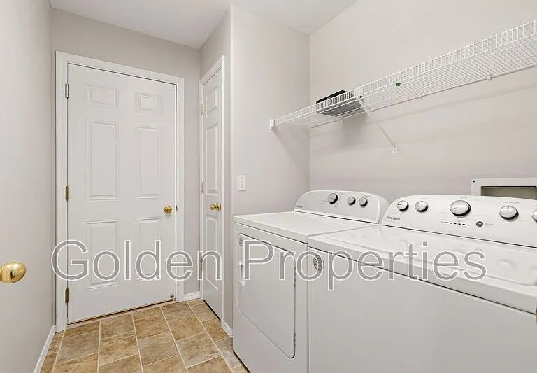 10654 N Seaside St — Photo 7