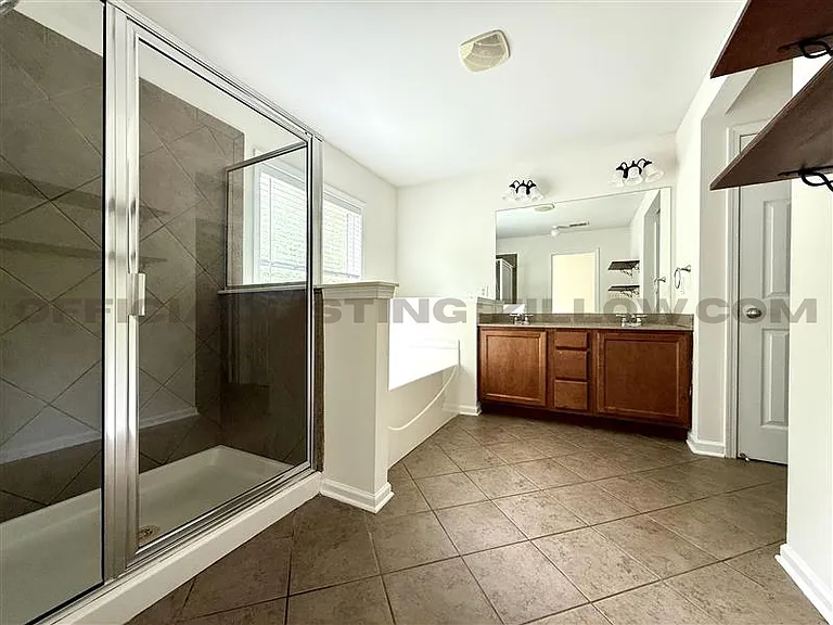 317 Grenier Ter — Photo 13