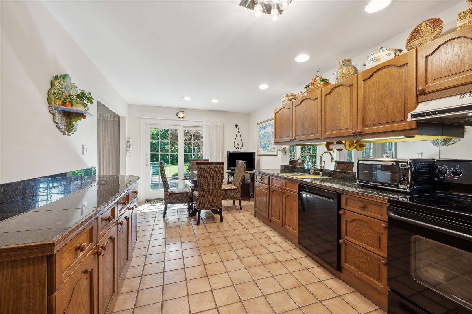 Large Kitchen