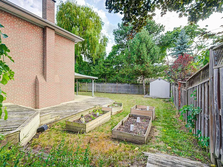 108 Babcombe Dr — Photo 50