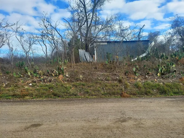 Young Rd, Smithville, TX 78957