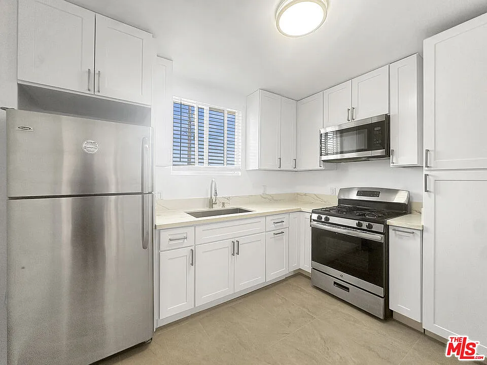 2 bed, 1.0 bath, $2,195 — Photo 4
