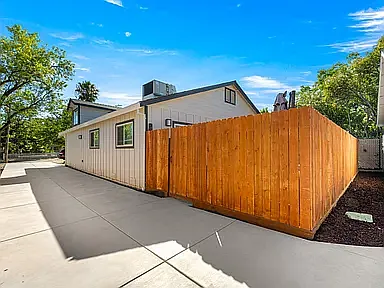 2 bed, 748 sqft, $2,300 — Photo 3