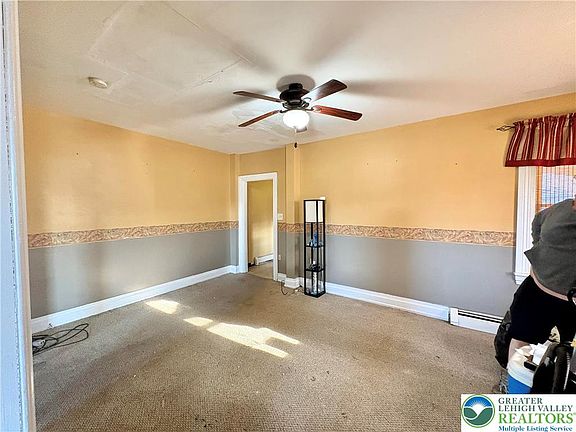 5th image of 122 Front St