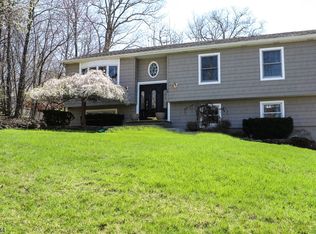 28 Hampton Rd, Hewitt, NJ 07421