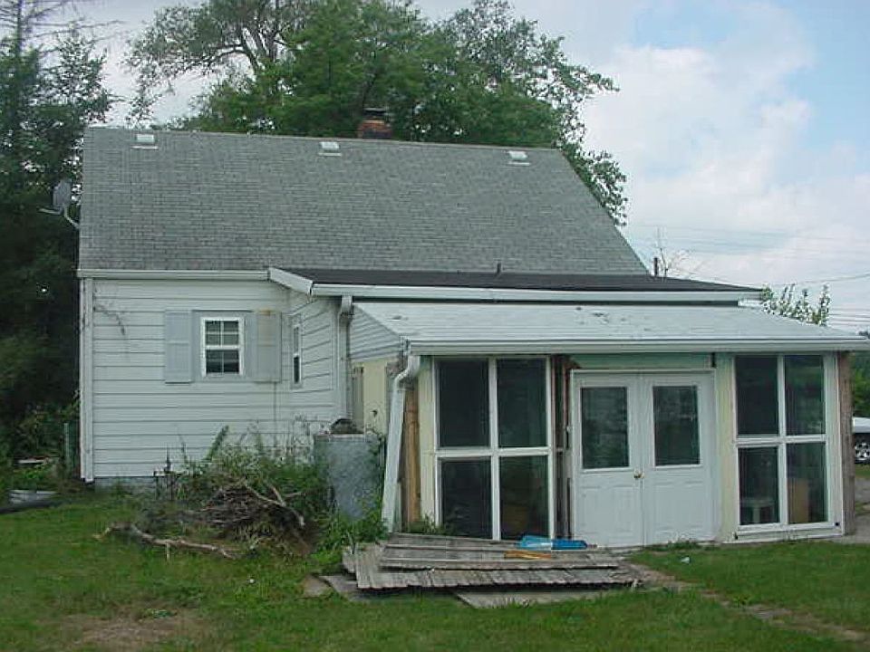 2nd image of 2715 S Arlington Ave