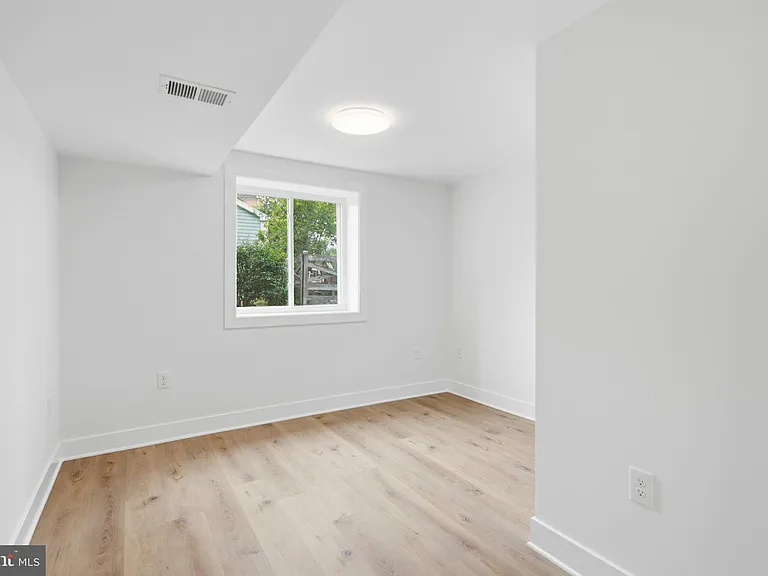202 Leslie Ct — Photo 20
