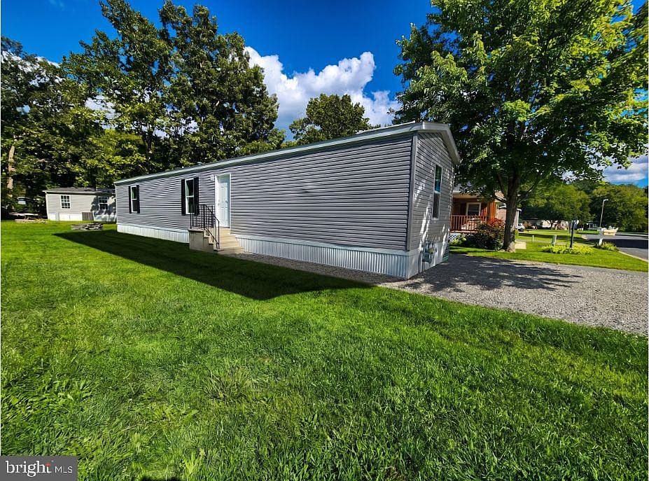 1st image of 18 Birchwood Dr