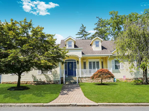 34 Moore St, Staten Island, NY 10306