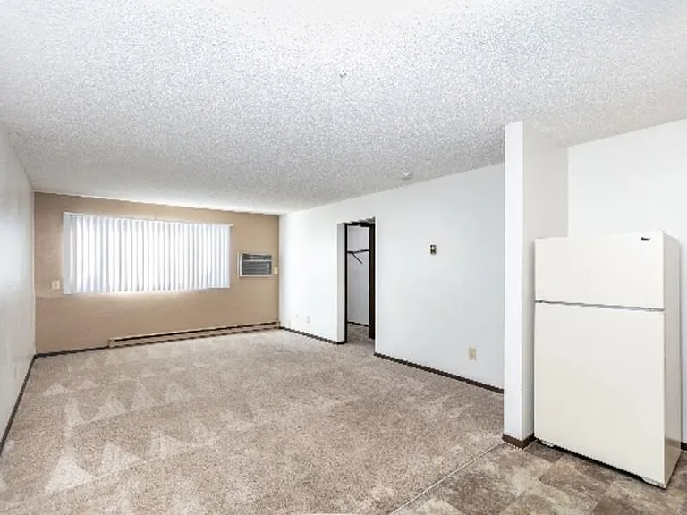 Foxhill Apartments — Photo 36