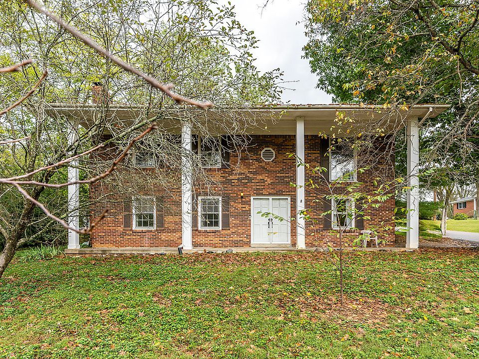 1st image of 140 Lakeshore Dr