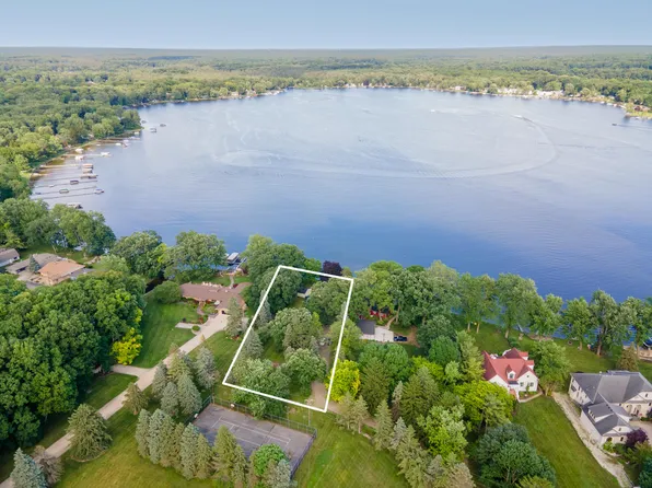 11971 Yankee Ln, Pinckney, MI 48169
