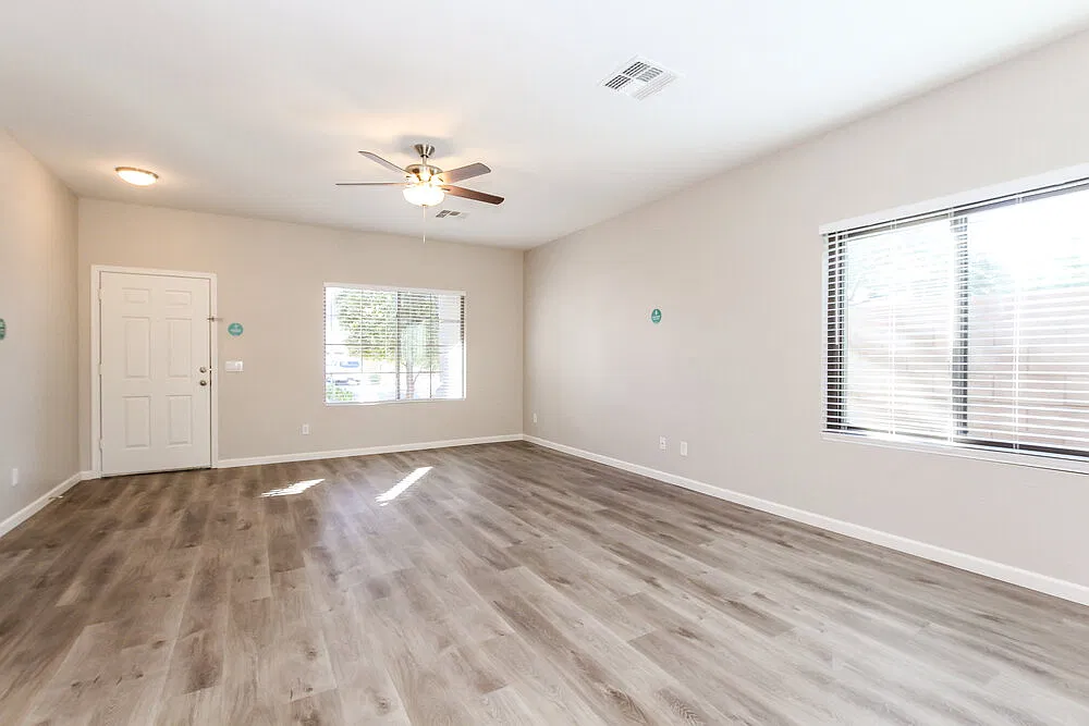 4 bed, 2.0 bath, 1930 sqft, $2,000 — Photo 3