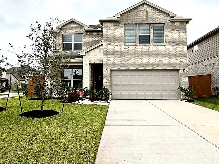 1372 Bright Hill Dr — Photo 2