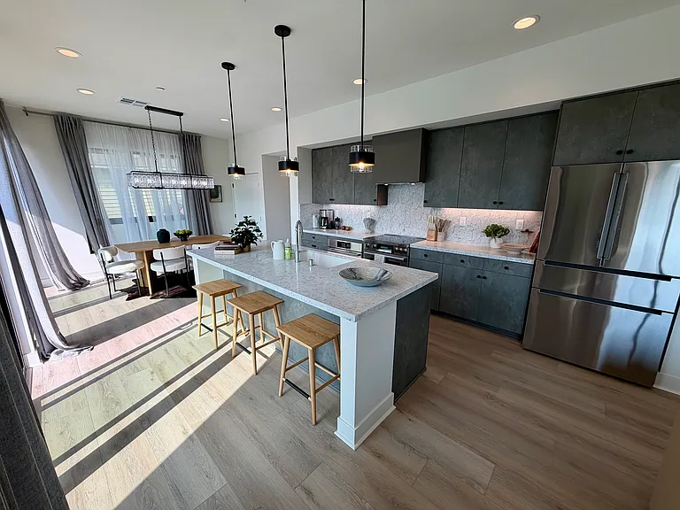 1320 W Cannon Dr #6 — Photo 2