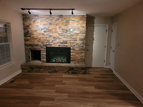 6930 Carriage Hill Dr, Brecksville, OH 44141