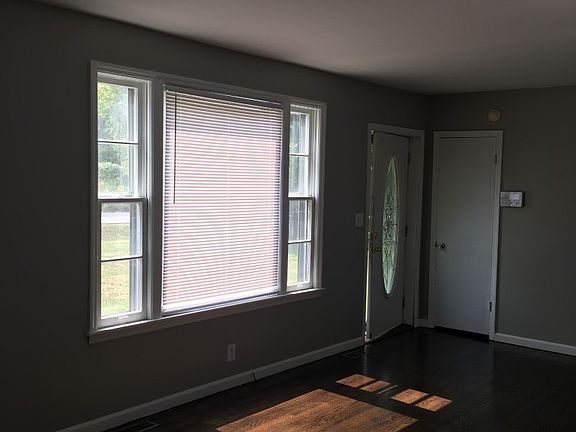 4th image of 135 Ewing Dr