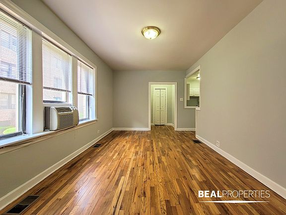 3rd image of 3720.5 N Pine Grove Ave #3720X-W1