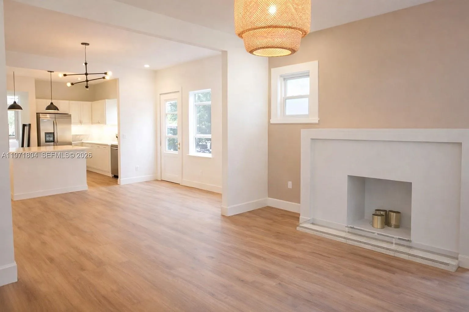 3 bed, 2.0 bath, 1768 sqft, $8,000 — Photo 3