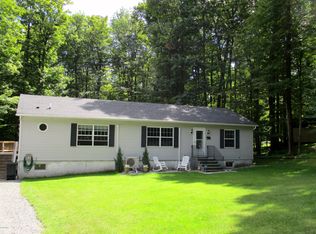 109 Colonial Ln, Greentown, PA 18426