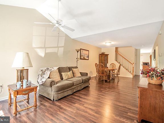 3rd image of 229 W Red Lion Dr