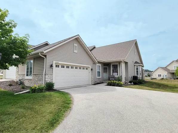 21740 South Weather Edge CIRCLE, Lannon, WI 53046