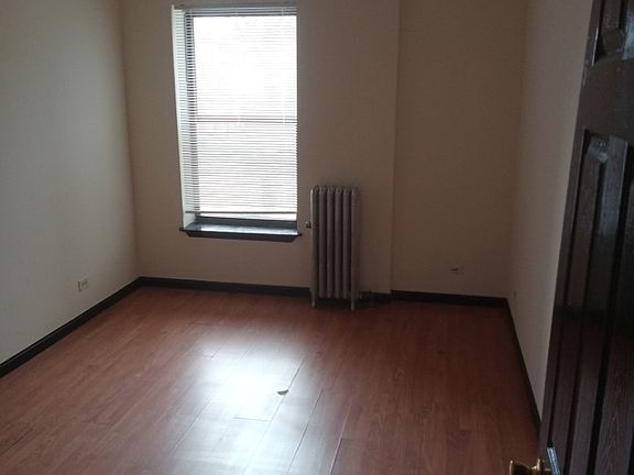 3rd image of 5602 S King Dr #2