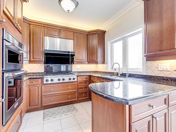 4th image of 1556 Pinery Cres