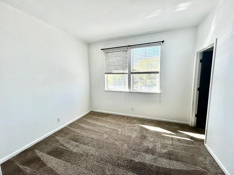 983 Aston Cir — Photo 14