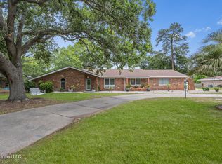 222 Glen Eagles Dr, Ocean Springs, MS 39564