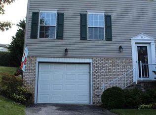 223 Breezewood Dr, Hanover, PA 17331