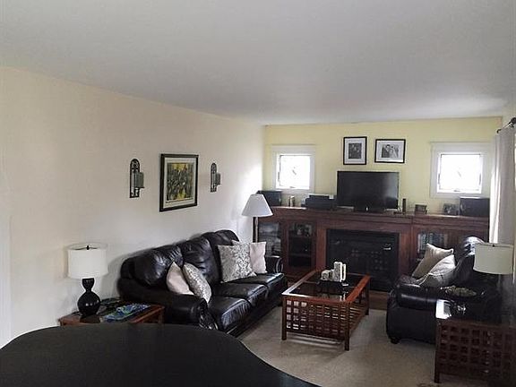 5th image of 738 Bunker Hill Ave