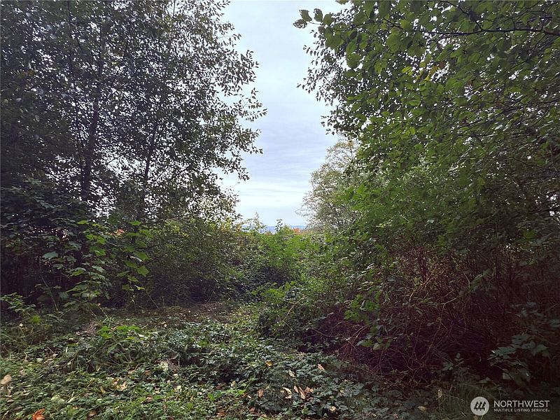 5th image of 32 E Port Gardner Drive