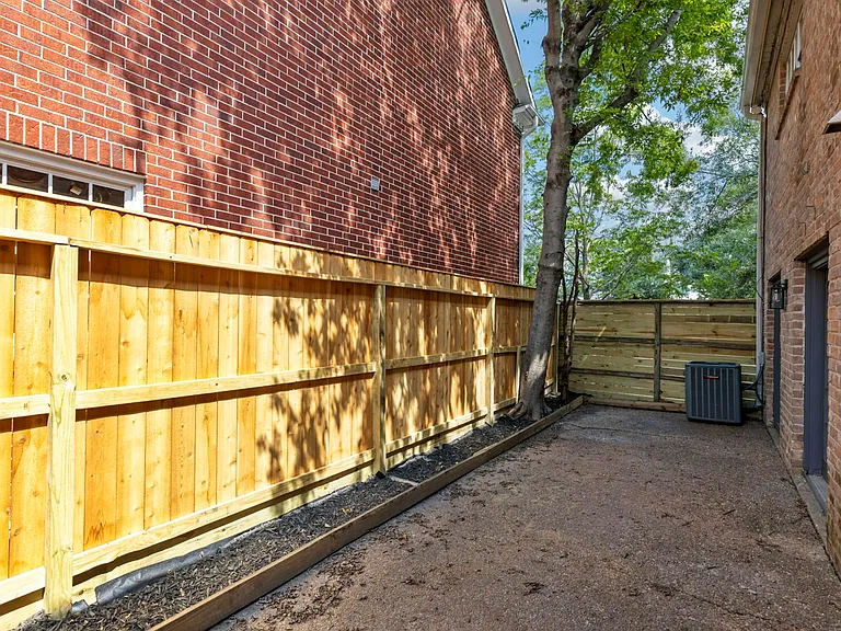 2226 Nantucket Dr — Photo 43