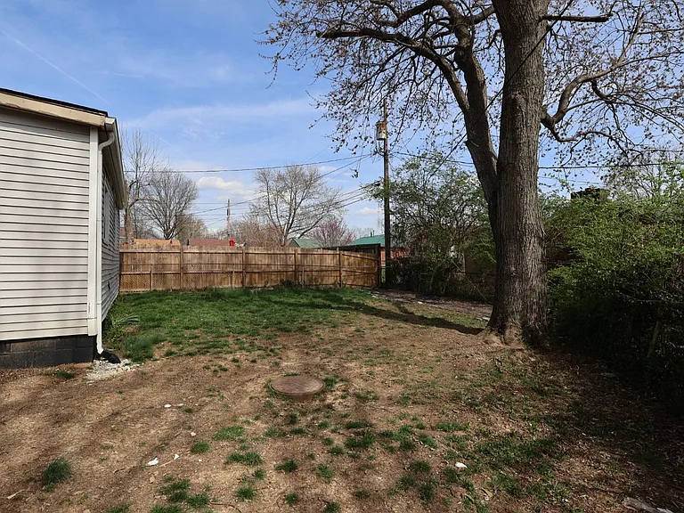 308 Larkwood Dr — Photo 16
