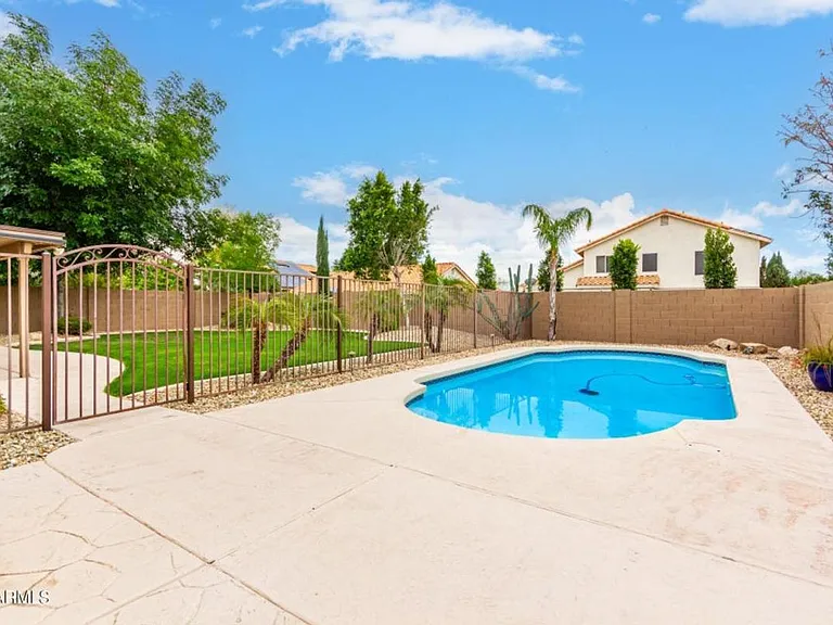 7217 W Crest Ln — Photo 36