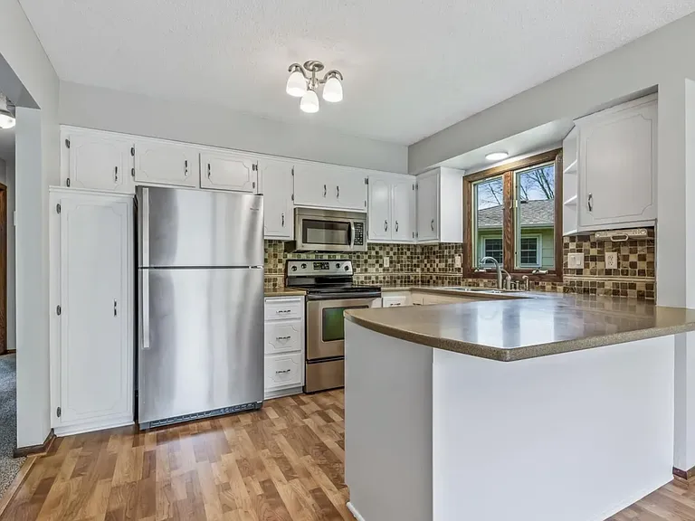7316 Candlewood Dr N — Photo 8