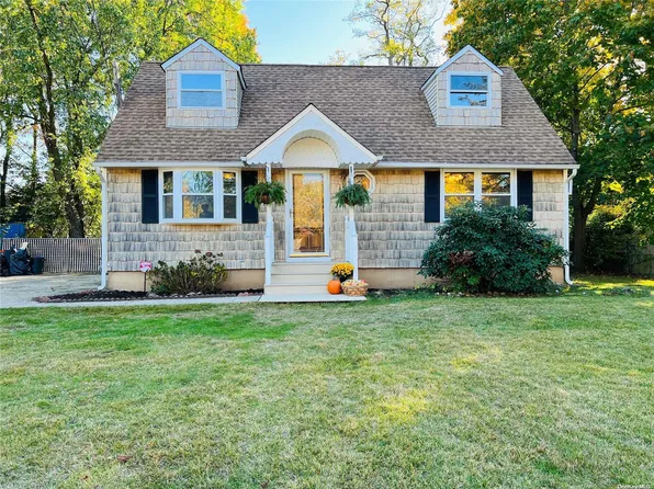 4 Tucker Lane, Centereach, NY 11720