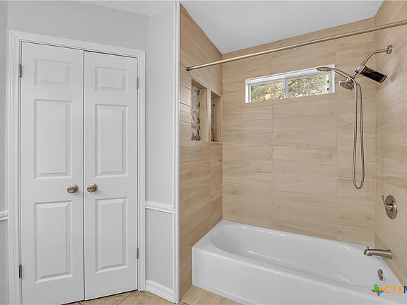 5th image of 907 Saratoga Ln
