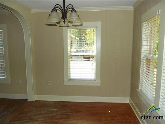 3rd image of 728 Wigley St